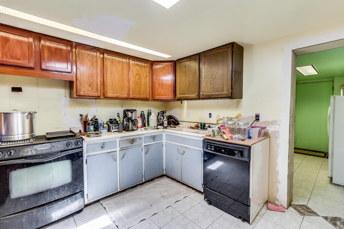 9005 N 3RD Drive, Phoenix, AZ 85021