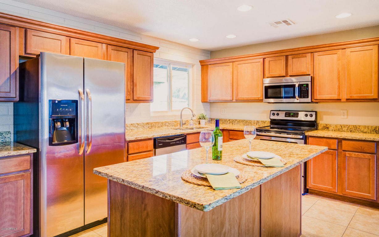 1745 W LAWRENCE Lane, Phoenix, AZ 85021