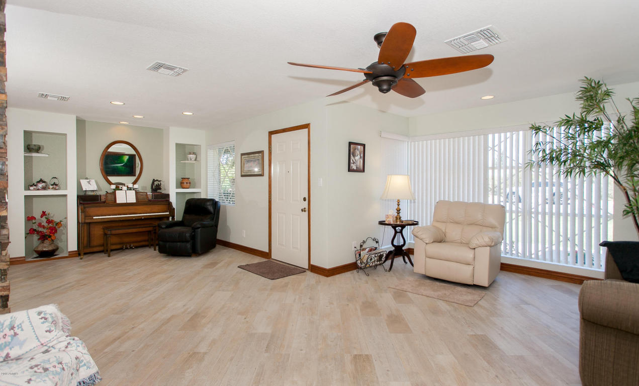 1579 W LAWRENCE Lane, Phoenix, AZ 85021