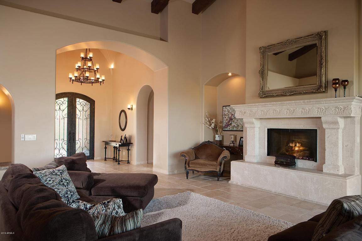 8609 N WREN Circle, Phoenix, AZ 85028