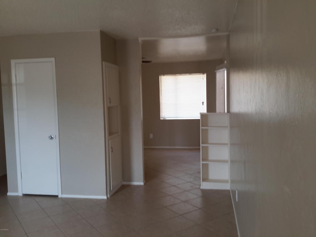 5718 W CHEERY LYNN Road, Phoenix, AZ 85031