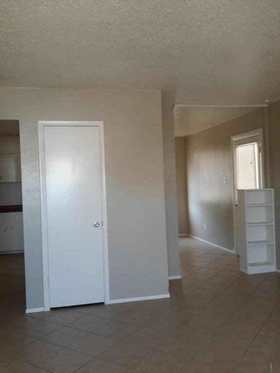 5718 W CHEERY LYNN Road, Phoenix, AZ 85031