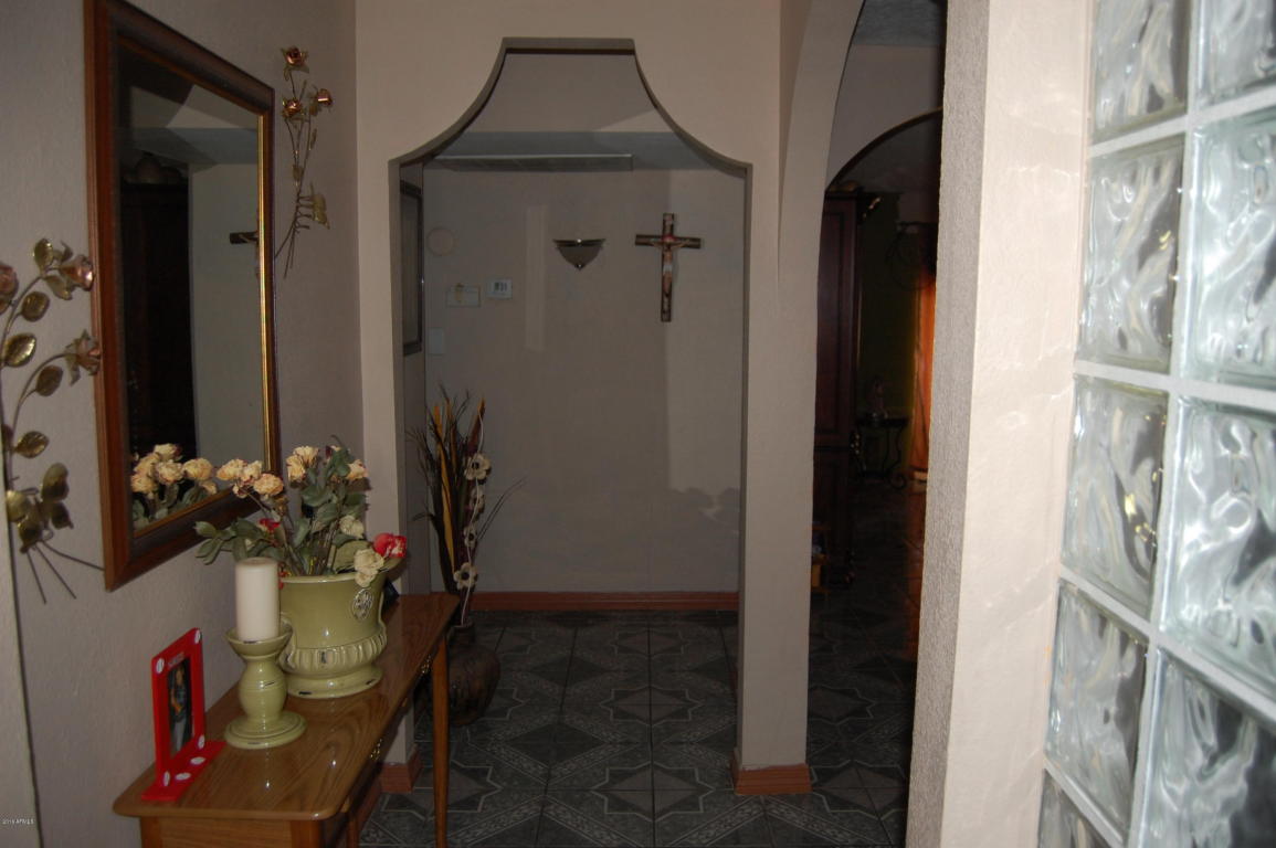 5207 W EARLL Drive, Phoenix, AZ 85031