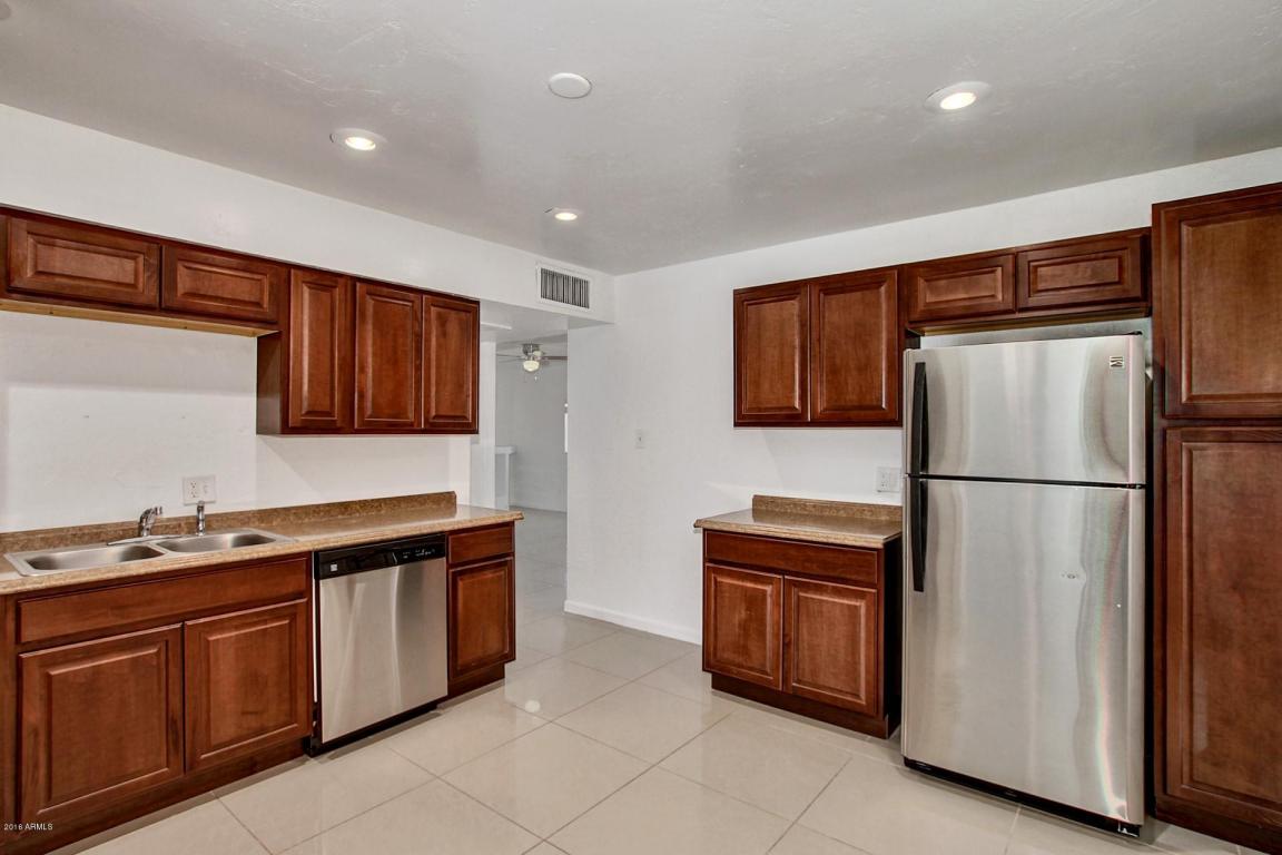 6733 W WOLF Street, Phoenix, AZ 85033