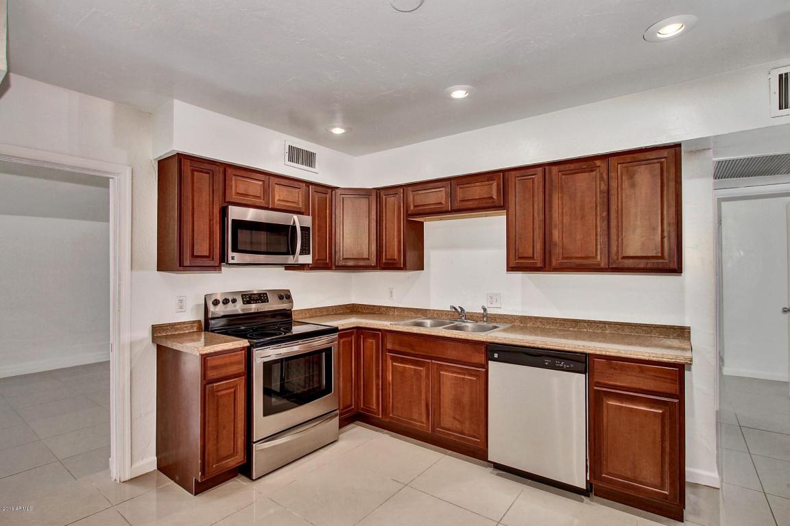 6733 W WOLF Street, Phoenix, AZ 85033