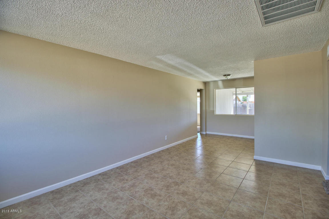 8117 W EARLL Drive, Phoenix, AZ 85033