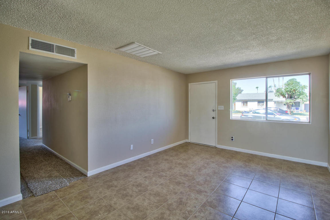 8117 W EARLL Drive, Phoenix, AZ 85033