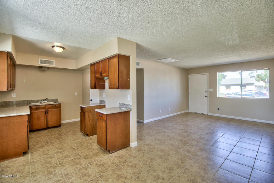 8117 W EARLL Drive, Phoenix, AZ 85033