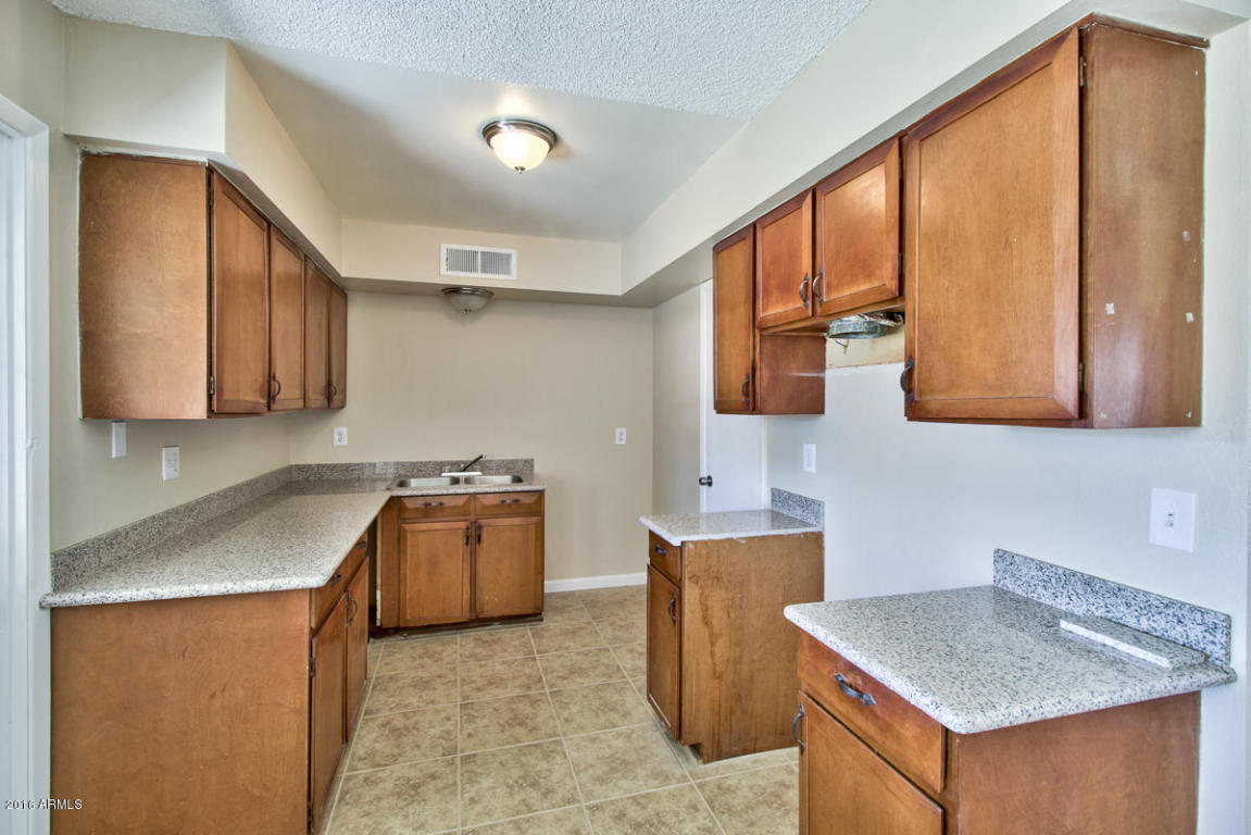 8117 W EARLL Drive, Phoenix, AZ 85033