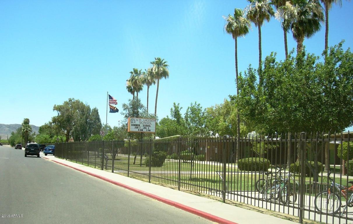 7049 S 9TH Avenue, Phoenix, AZ 85041