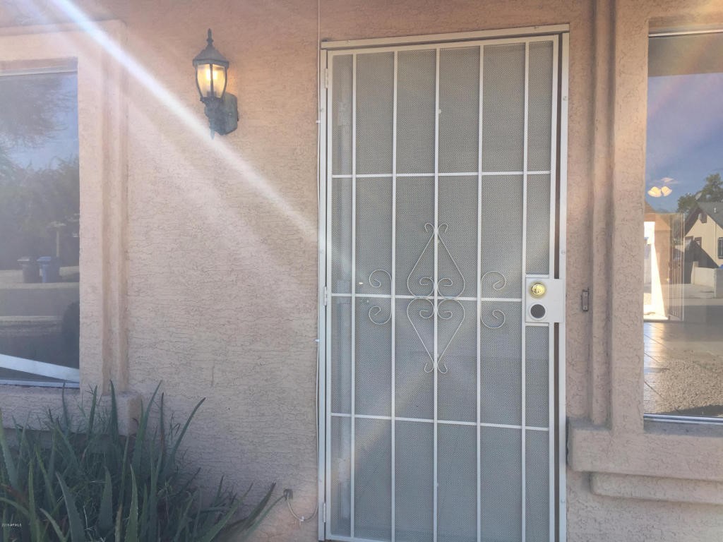 402 N 69th Avenue, Phoenix, AZ 85043