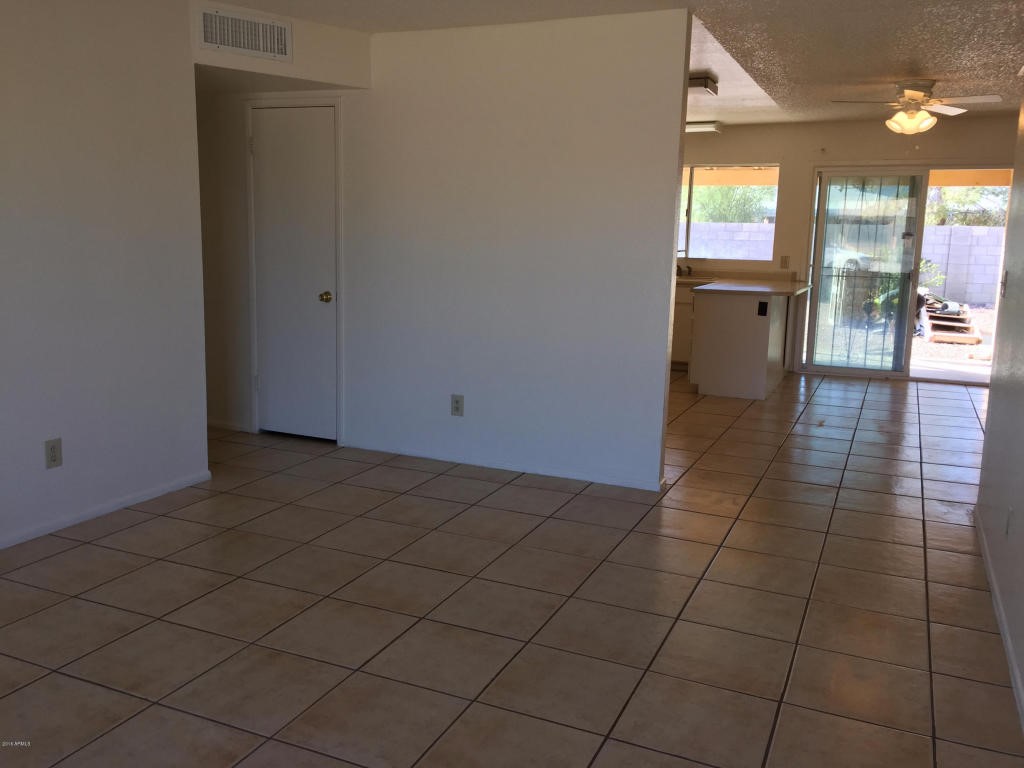 402 N 69th Avenue, Phoenix, AZ 85043