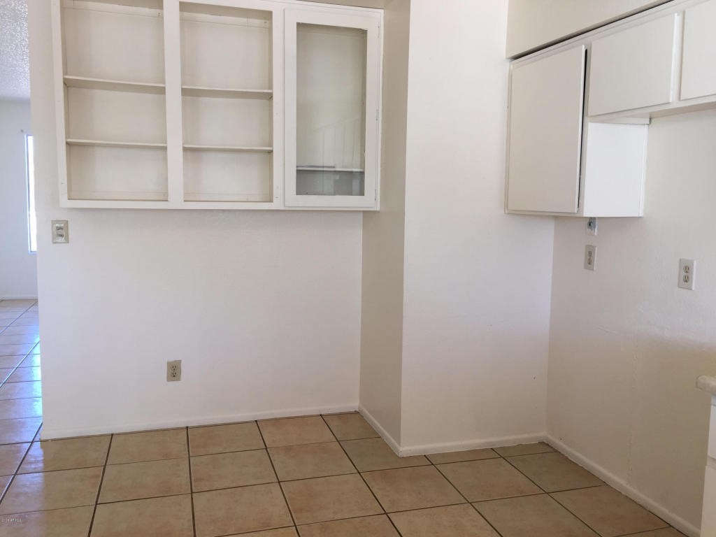 402 N 69th Avenue, Phoenix, AZ 85043