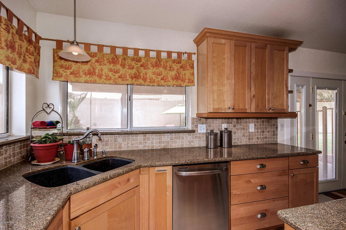 2217 E ROCKLEDGE Road, Phoenix, AZ 85048