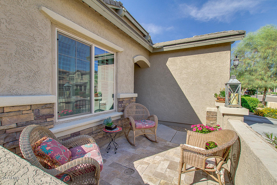 3748 E MATTHEW Drive, Phoenix, AZ 85050