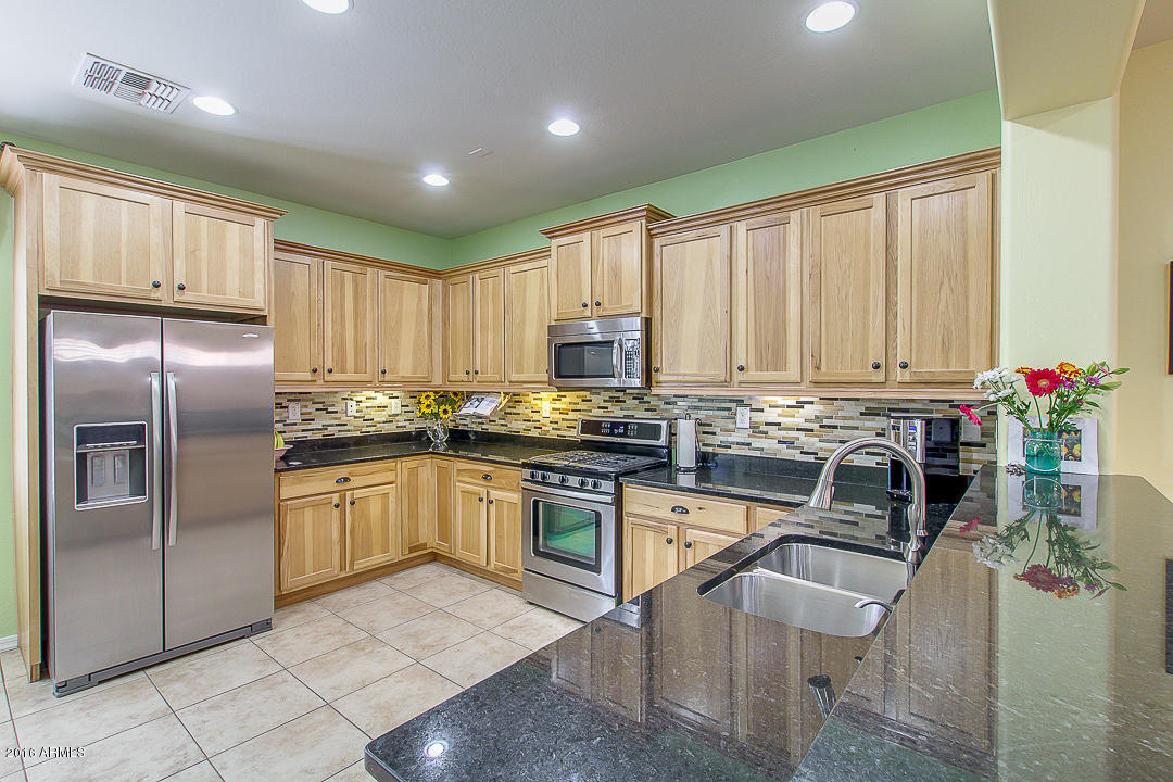 3748 E MATTHEW Drive, Phoenix, AZ 85050