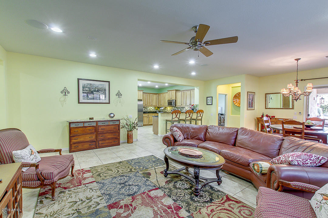 3748 E MATTHEW Drive, Phoenix, AZ 85050