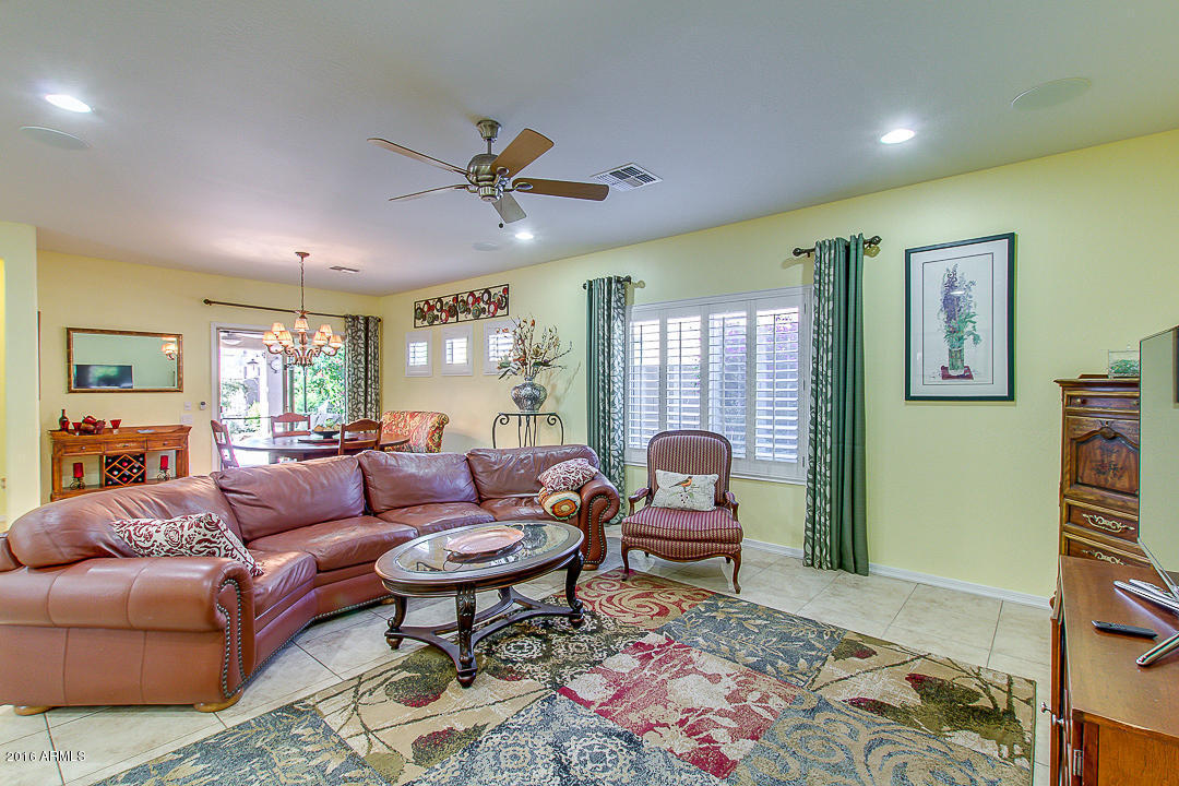 3748 E MATTHEW Drive, Phoenix, AZ 85050
