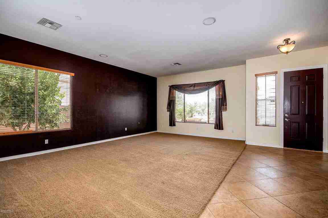 2404 W SPUR Drive, Phoenix, AZ 85085