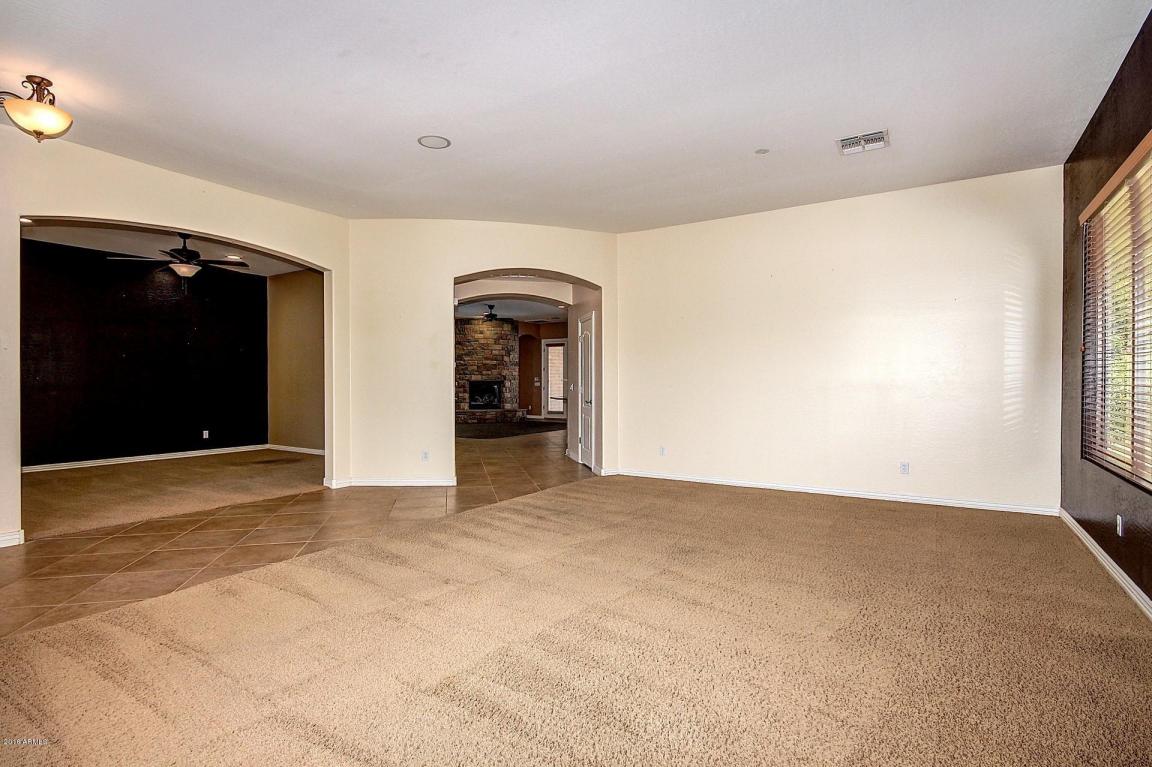 2404 W SPUR Drive, Phoenix, AZ 85085