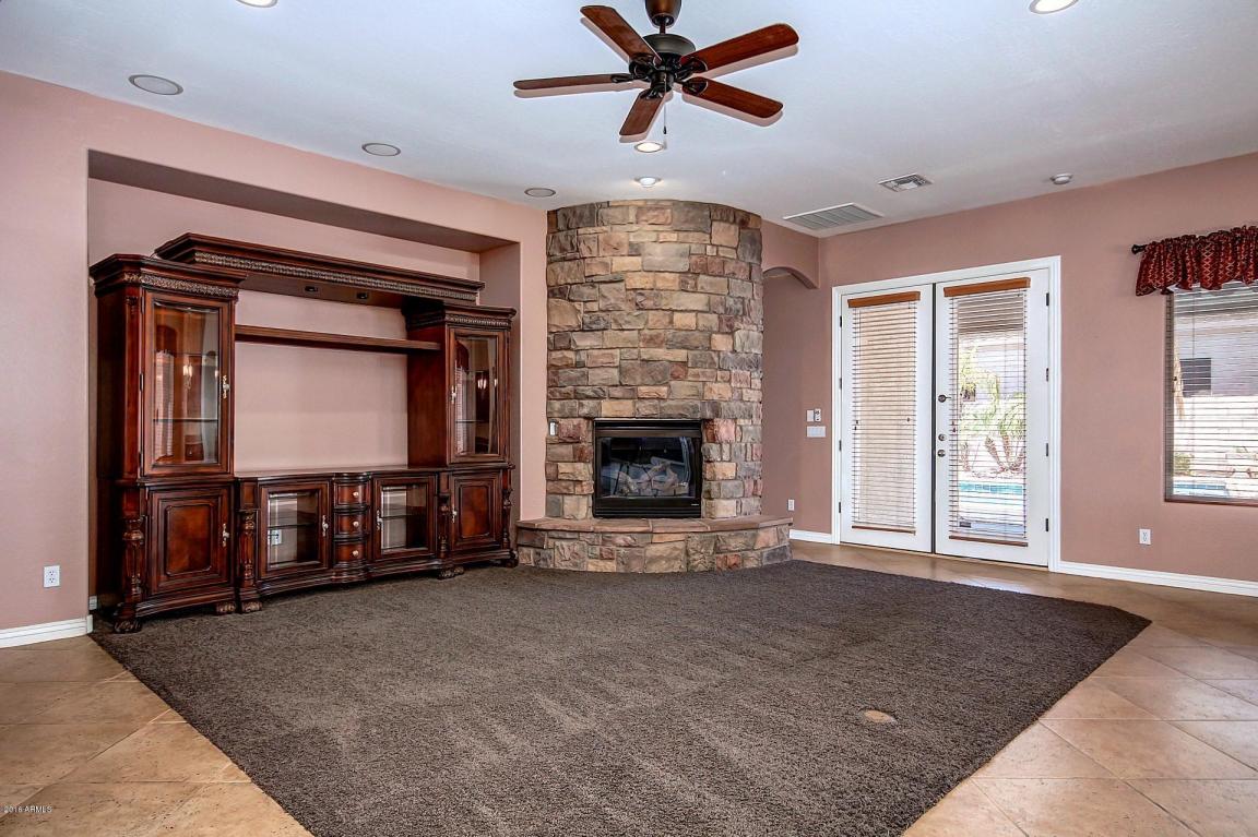 2404 W SPUR Drive, Phoenix, AZ 85085