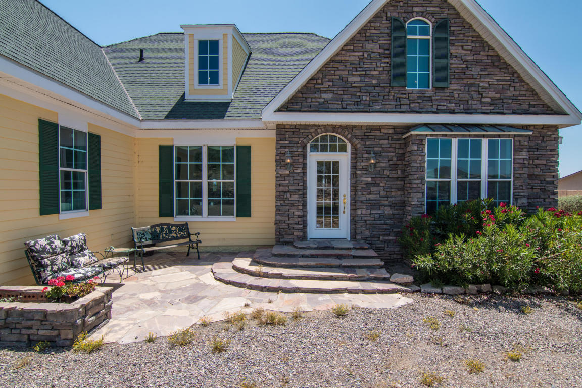1527 W BRILES Road, Phoenix, AZ 85085