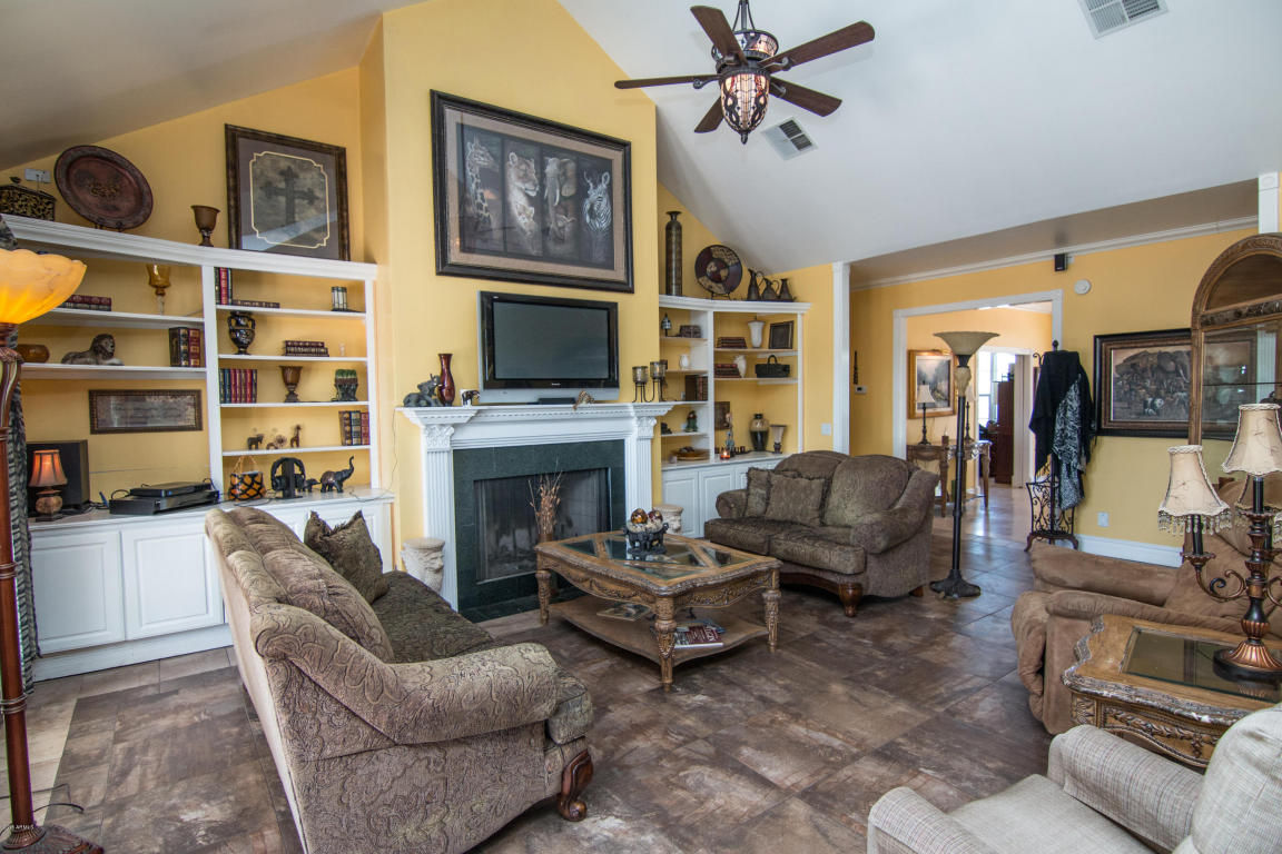 1527 W BRILES Road, Phoenix, AZ 85085