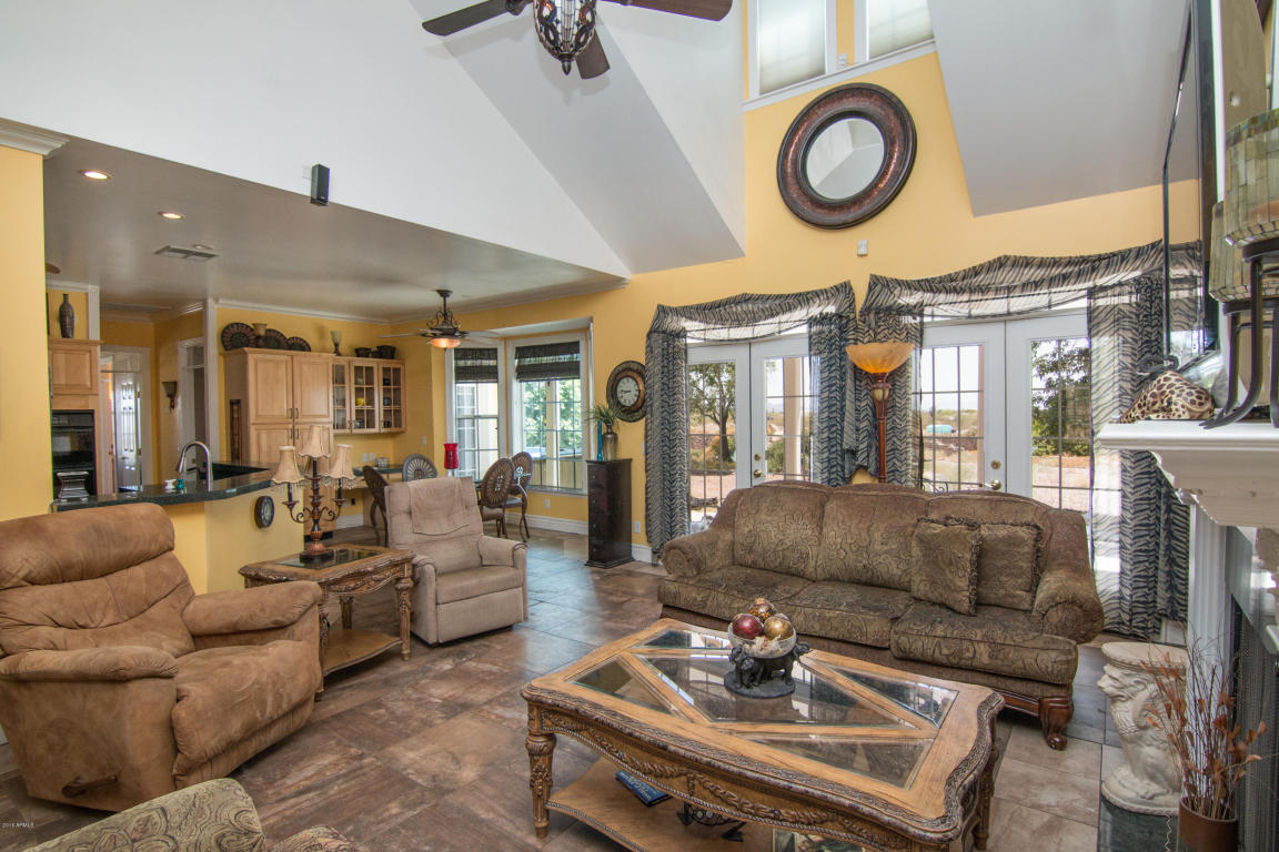 1527 W BRILES Road, Phoenix, AZ 85085