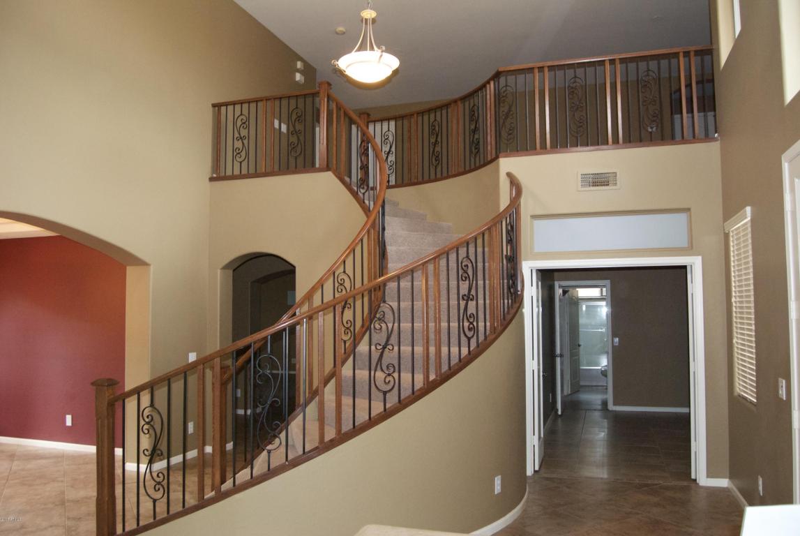 2025 W CALEB Road, Phoenix, AZ 85085