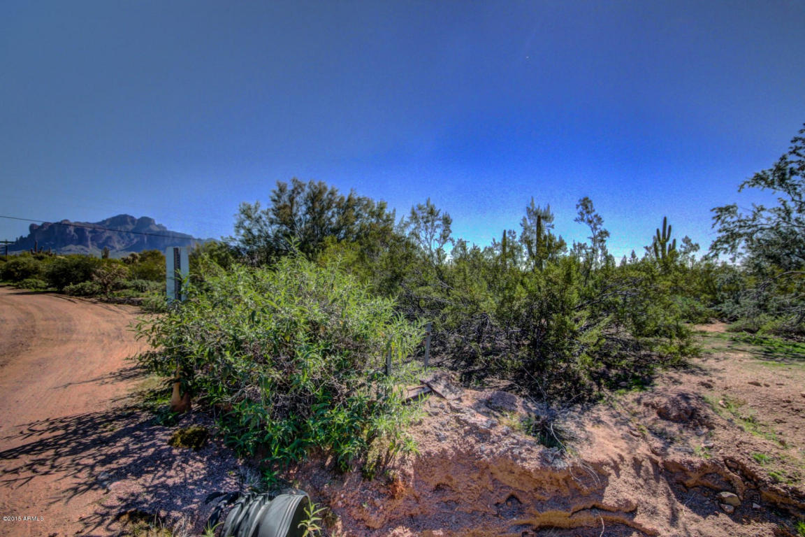 761 E FRONTIER Street, Apache Junction, AZ 85119