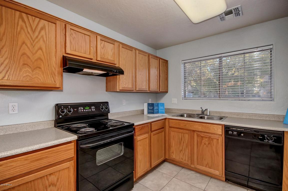 172 W SADDLE Way, San Tan Valley, AZ 85143