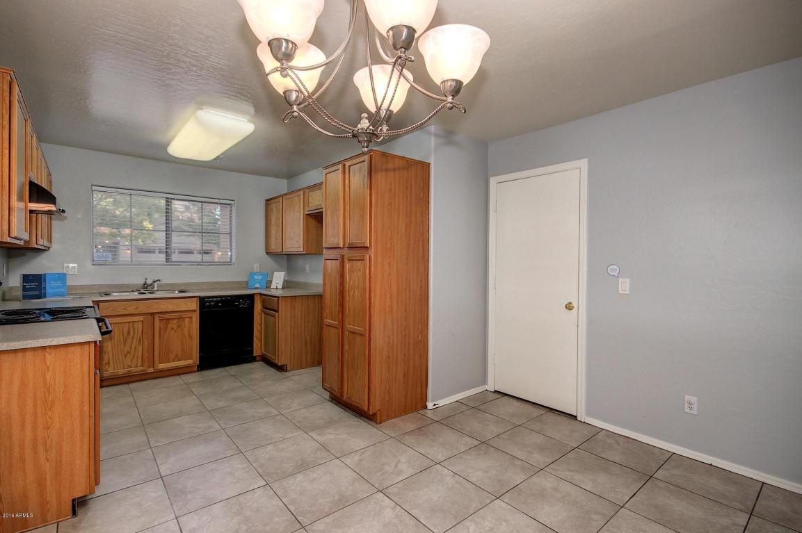172 W SADDLE Way, San Tan Valley, AZ 85143