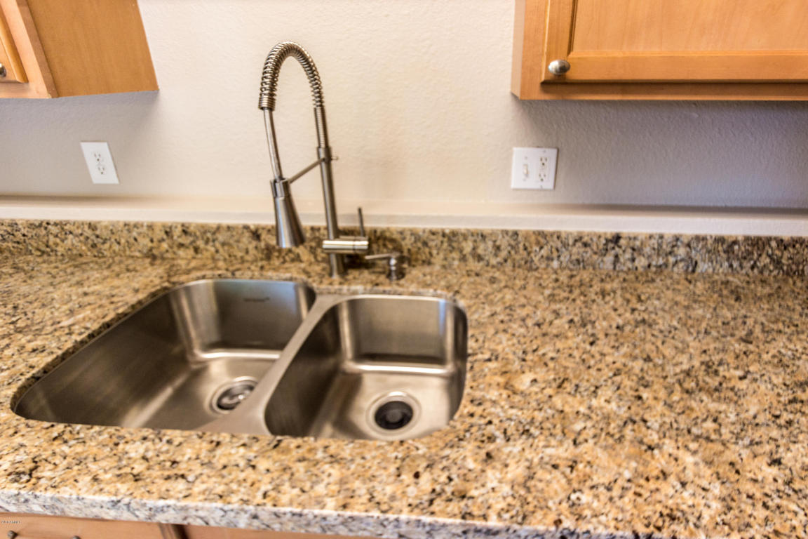 1050 S STAPLEY Drive, Mesa, AZ 85204