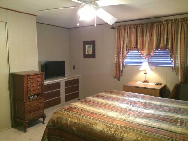 Twin Knolls Mobile Home Villa E Broadway RdMesa, AZ 85204