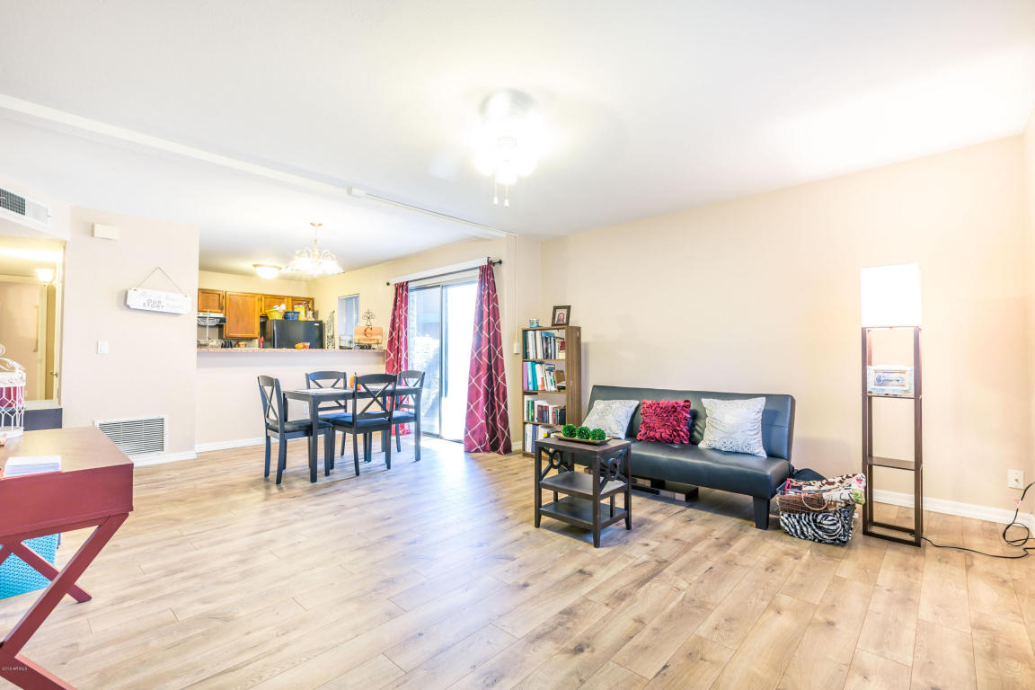 623 W GUADALUPE Road, Mesa, AZ 85210