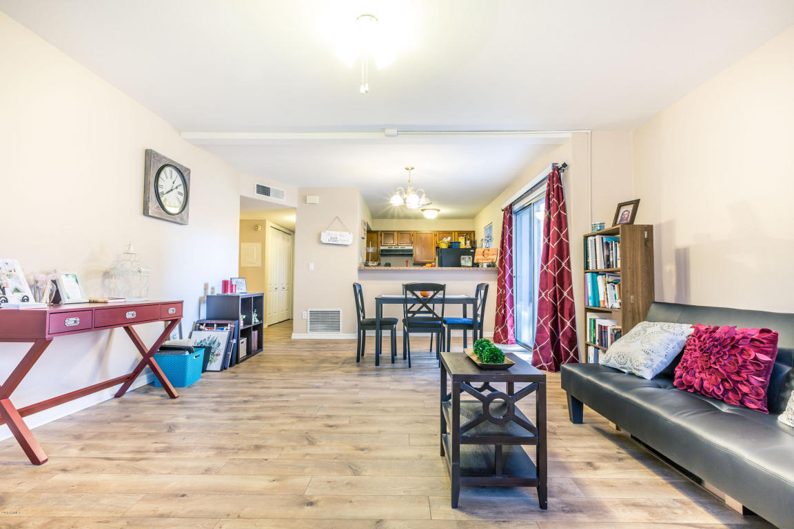 623 W GUADALUPE Road, Mesa, AZ 85210