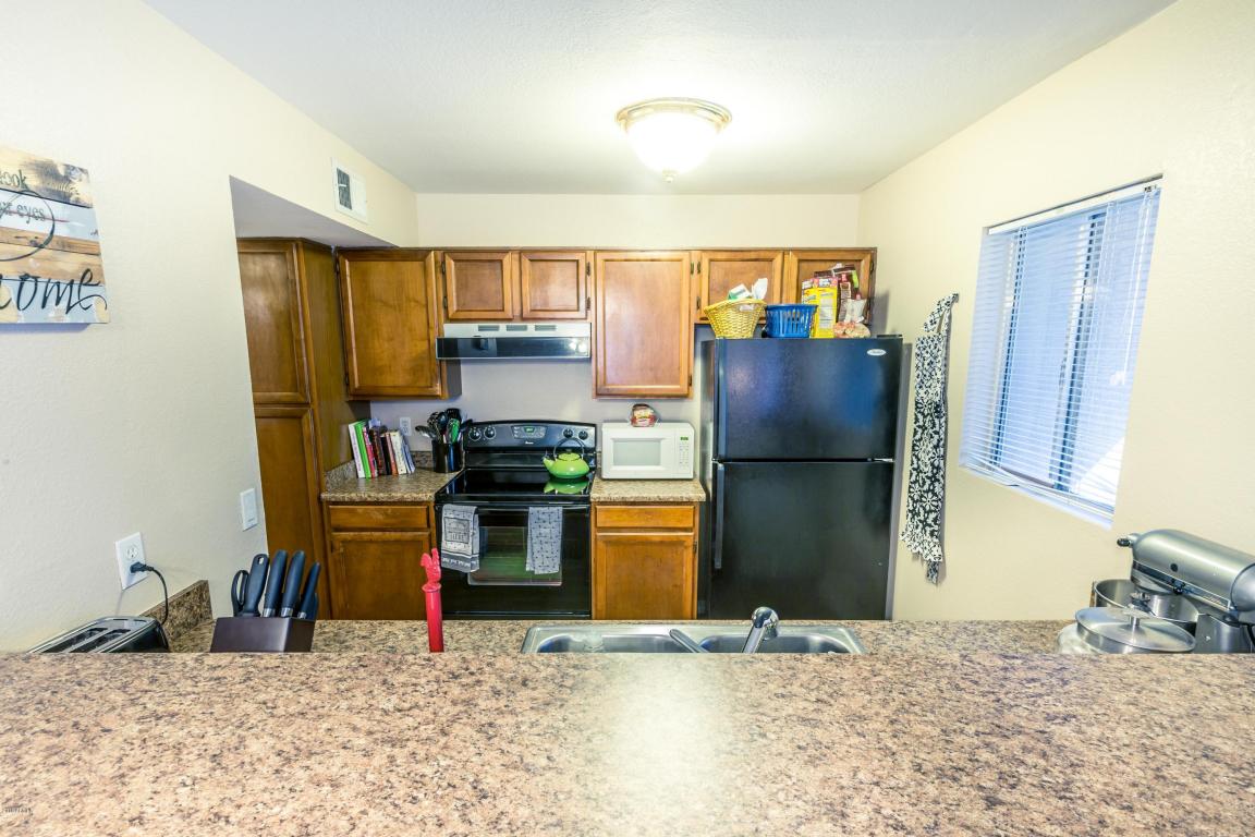 623 W GUADALUPE Road, Mesa, AZ 85210