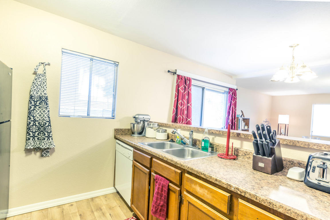 623 W GUADALUPE Road, Mesa, AZ 85210