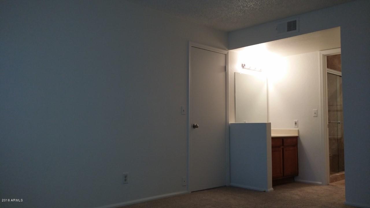 533 W GUADALUPE Road, Mesa, AZ 85210