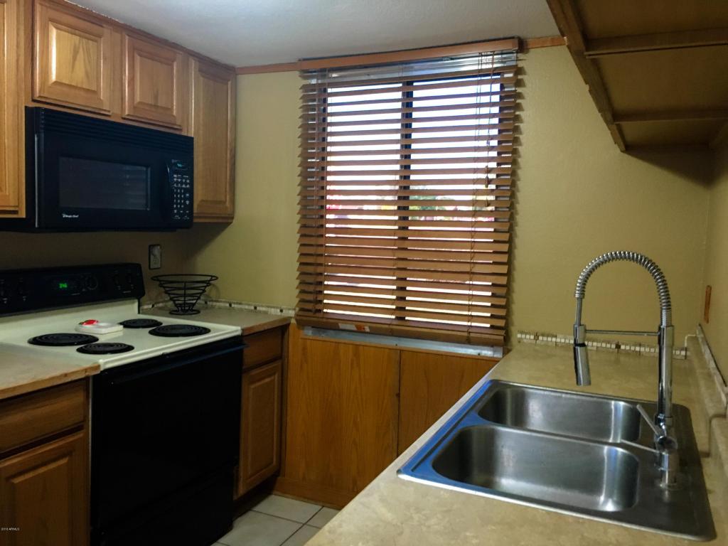 948 S ALMA SCHOOL Road, Mesa, AZ 85210