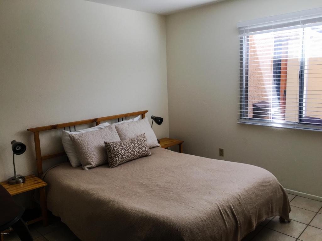 948 S ALMA SCHOOL Road, Mesa, AZ 85210