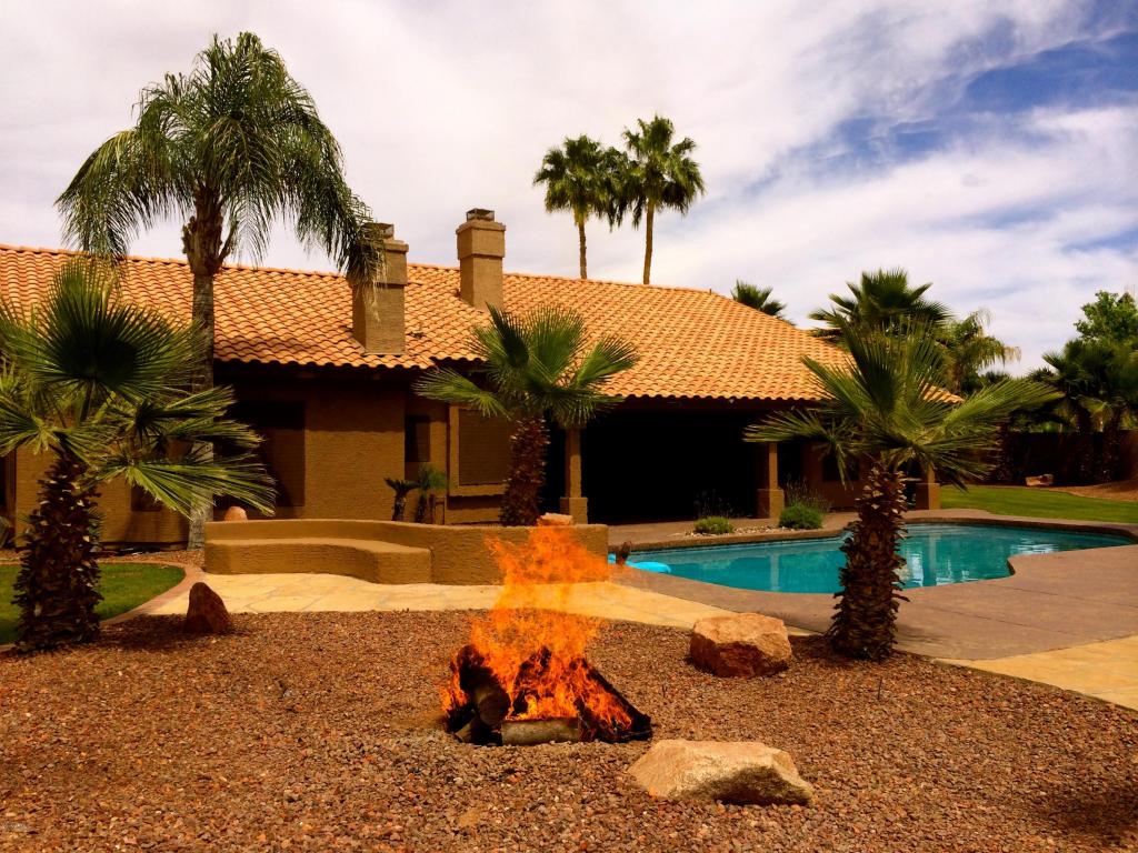1043 W SHERRI Drive, Gilbert, AZ 85233