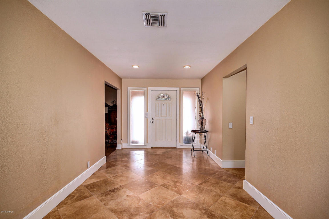 966 E DESERT Lane, Gilbert, AZ 85234