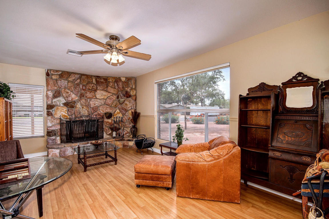 966 E DESERT Lane, Gilbert, AZ 85234