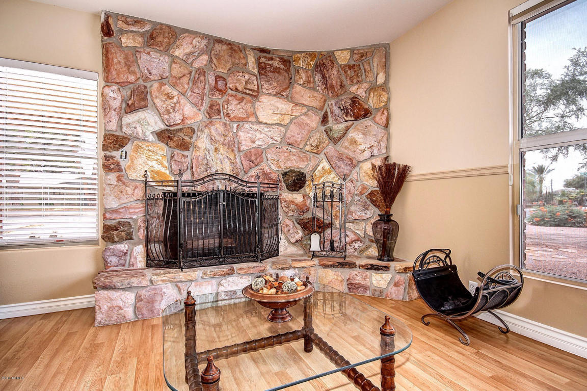 966 E DESERT Lane, Gilbert, AZ 85234