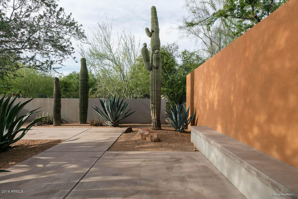 6711 N 47TH Street, Paradise Valley, AZ 85253