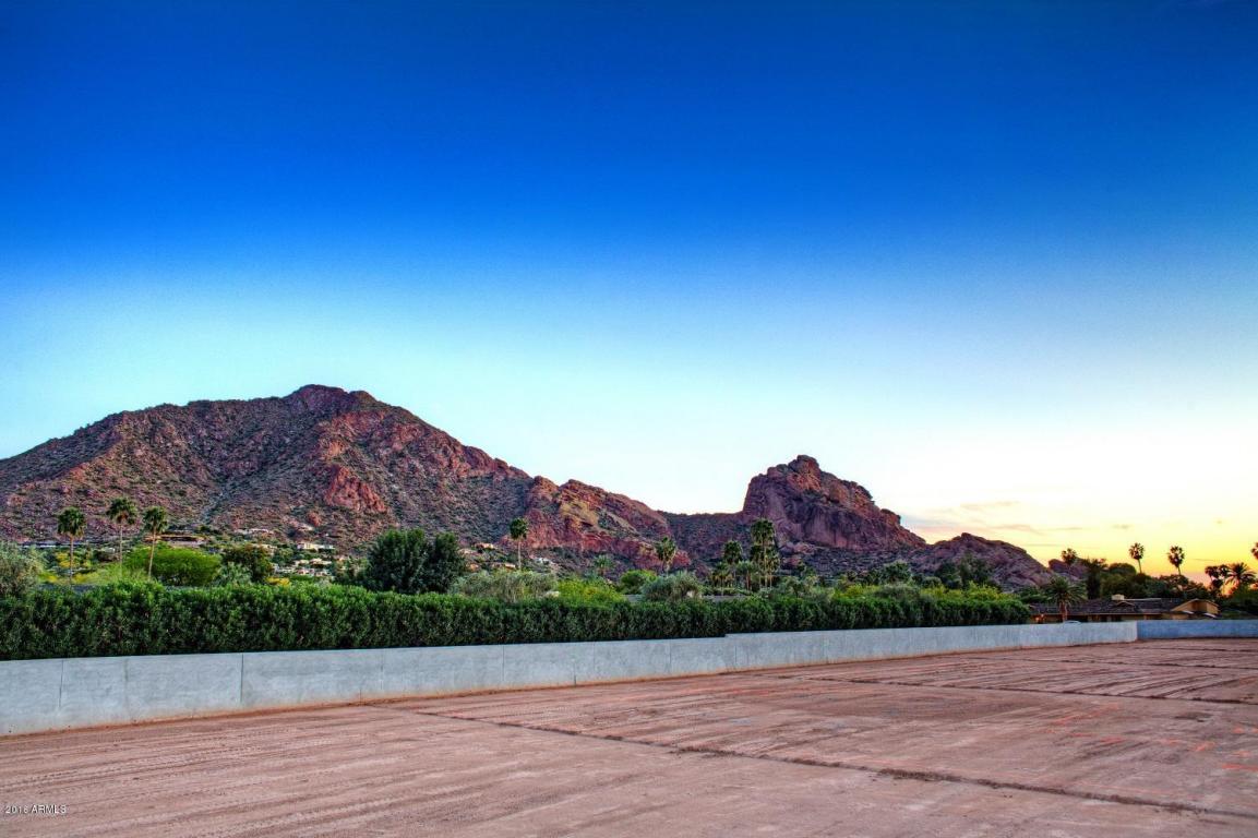 5695 E VILLAGE Drive, Paradise Valley, AZ 85253