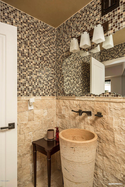 8100 N 54th Street, Paradise Valley, AZ 85253