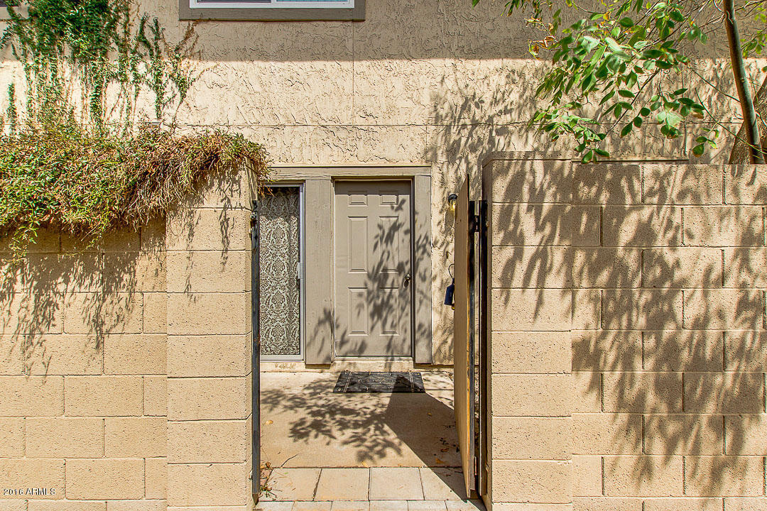 8530 E PORTLAND Street, Scottsdale, AZ 85257