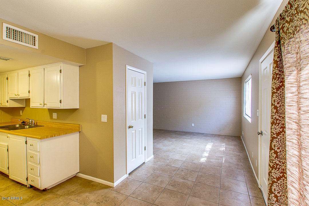 8530 E PORTLAND Street, Scottsdale, AZ 85257